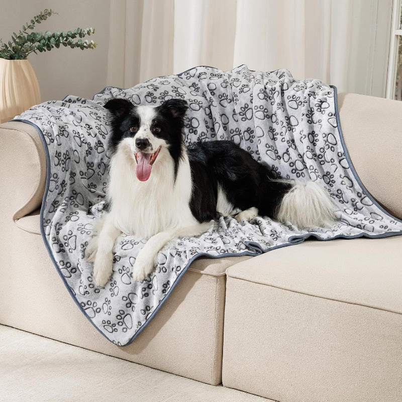 Soft for all-Season Pet Blanket with Paw Print Design - Cozy Polyester Dog & Cat Bedspread, Machine Washable Warm Throw for Small/Medium/Large Dogs & Cats, Car Seat Cover, Sofa & Bed Use - Durable & Comfortable Pet Blanket fo
