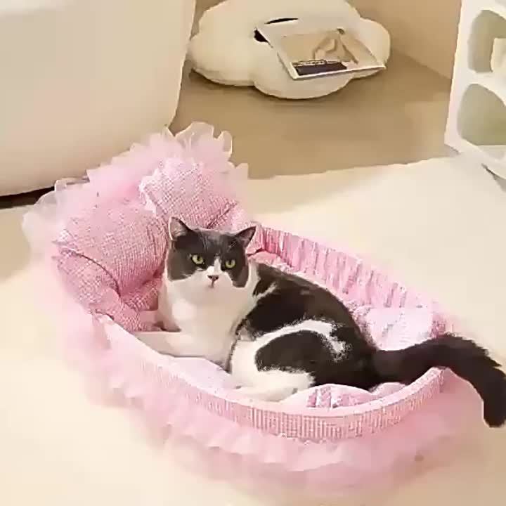 All-Season Pet Bed for Dogs & Cats - Checkered Small Bed with Soft Plush Fabric, Washable & Detachable Pet Mat, Non-Sticky to Fur, Easy to Clean, Ruffle Details - Cozy Sleeping for Indoor Cats & Small Dogs, Cat Bed, Playful D